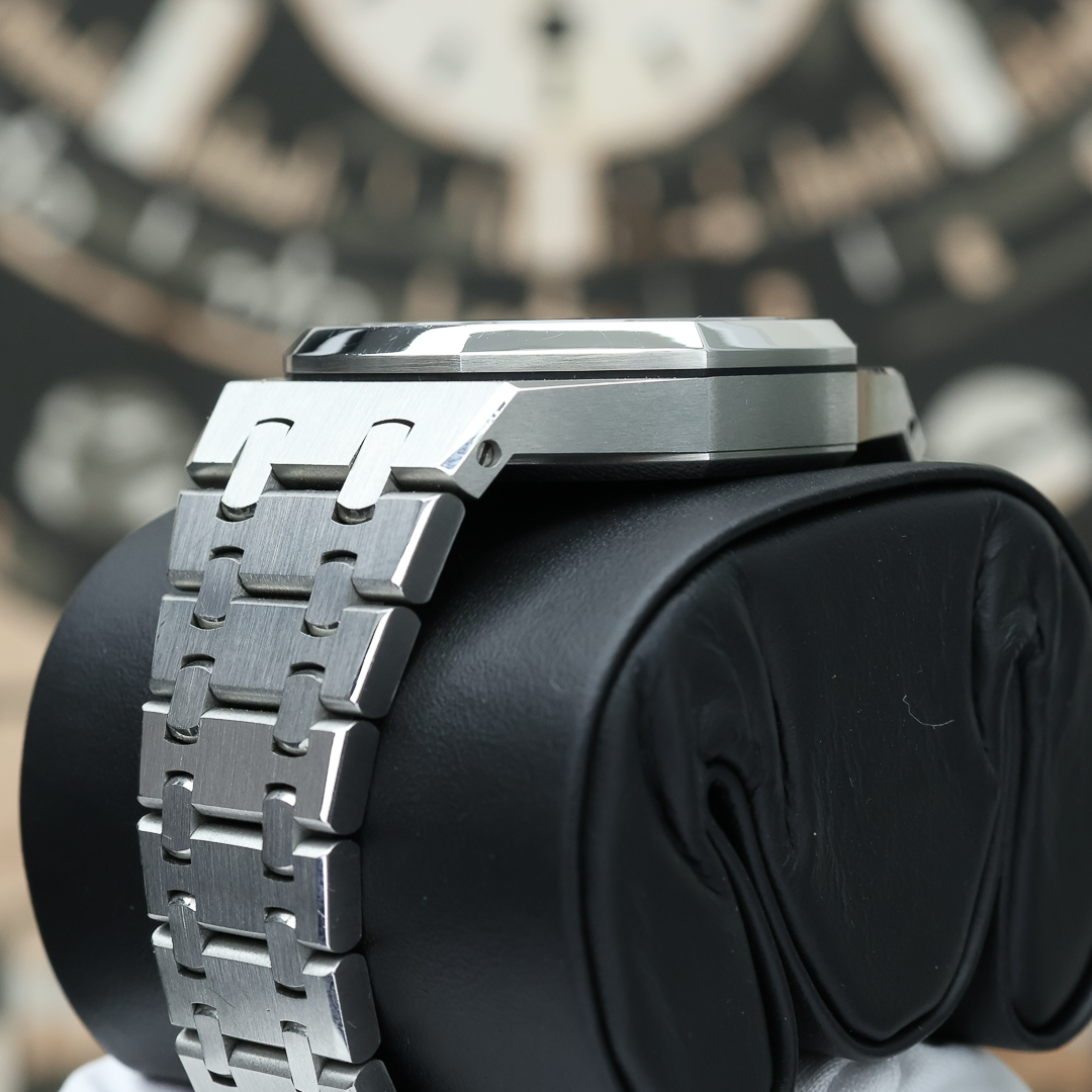 Audemars Piguet Royal Oak Self-Winding 15450ST 37mm Blue Dial Pre-Owned