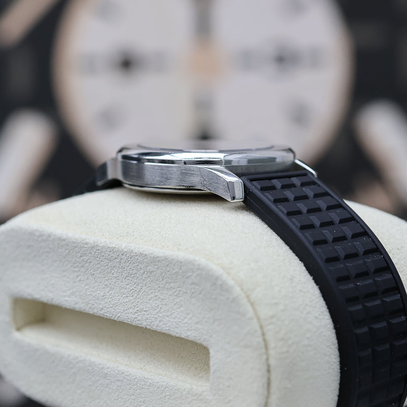 Patek Philippe Aquanaut Quartz 4960A 29mm Black Dial Pre-Owned