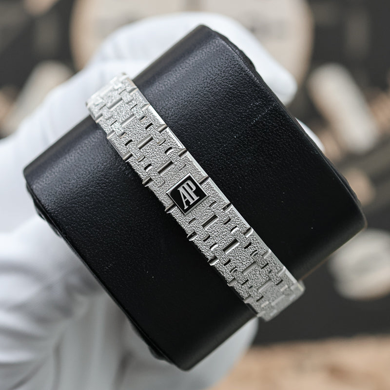 Audemars Piguet Royal Oak Mini Frosted Gold Quartz 67630BC.GG.1312BC.01-C 23mm Silver Dial