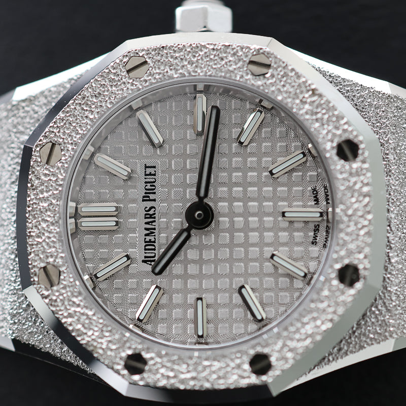 Audemars Piguet Royal Oak Mini Frosted Gold Quartz 67630BC.GG.1312BC.01-C 23mm Silver Dial