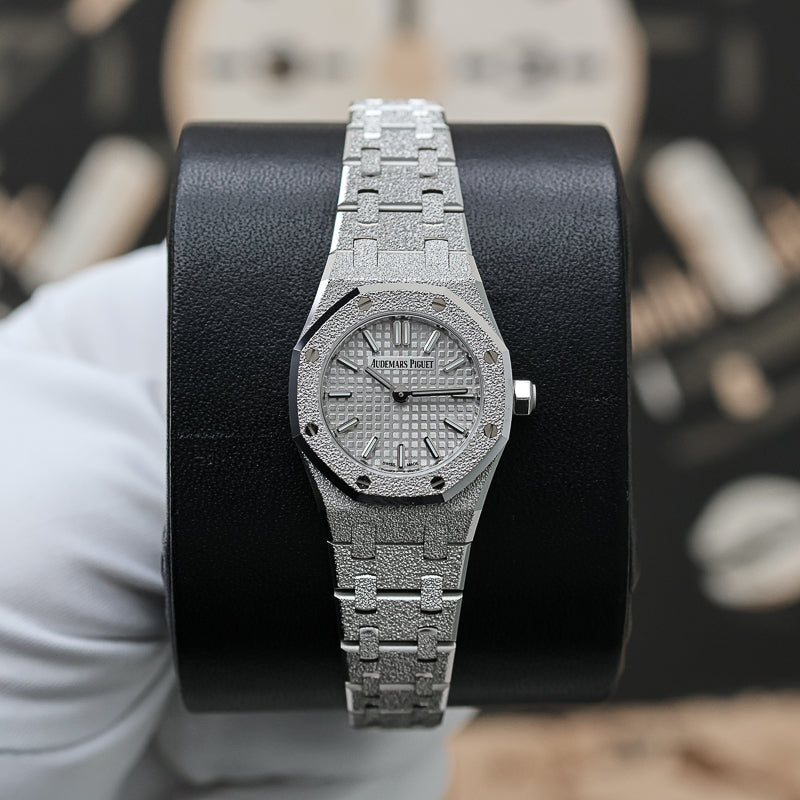 Audemars Piguet Royal Oak Mini Frosted Gold Quartz 67630BC.GG.1312BC.01-C 23mm Silver Dial