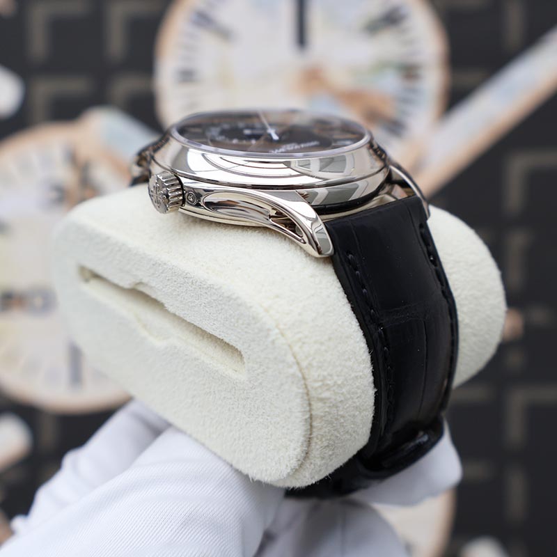 Patek Philippe Annual Calendar Complication 40mm 5205G-010 Black/Grey Dial on Deployment Buckle Pre-Owned