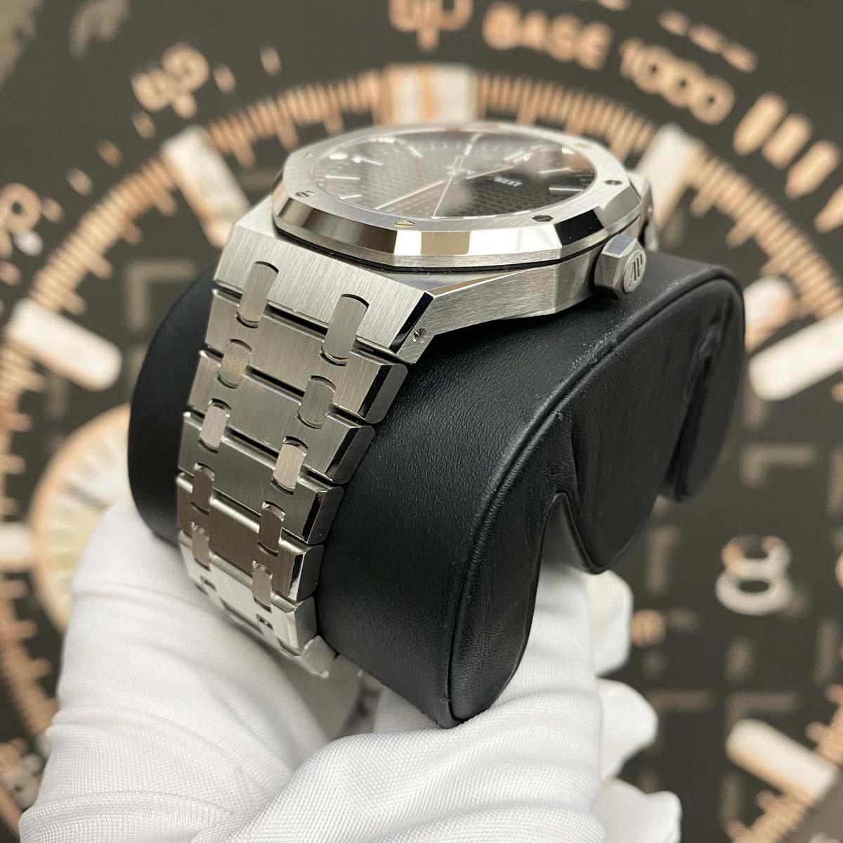 Audemars Piguet Royal Oak 41mm 15500ST.OO.1220ST.03 Black Dial Unworn Condition - Gotham Trading