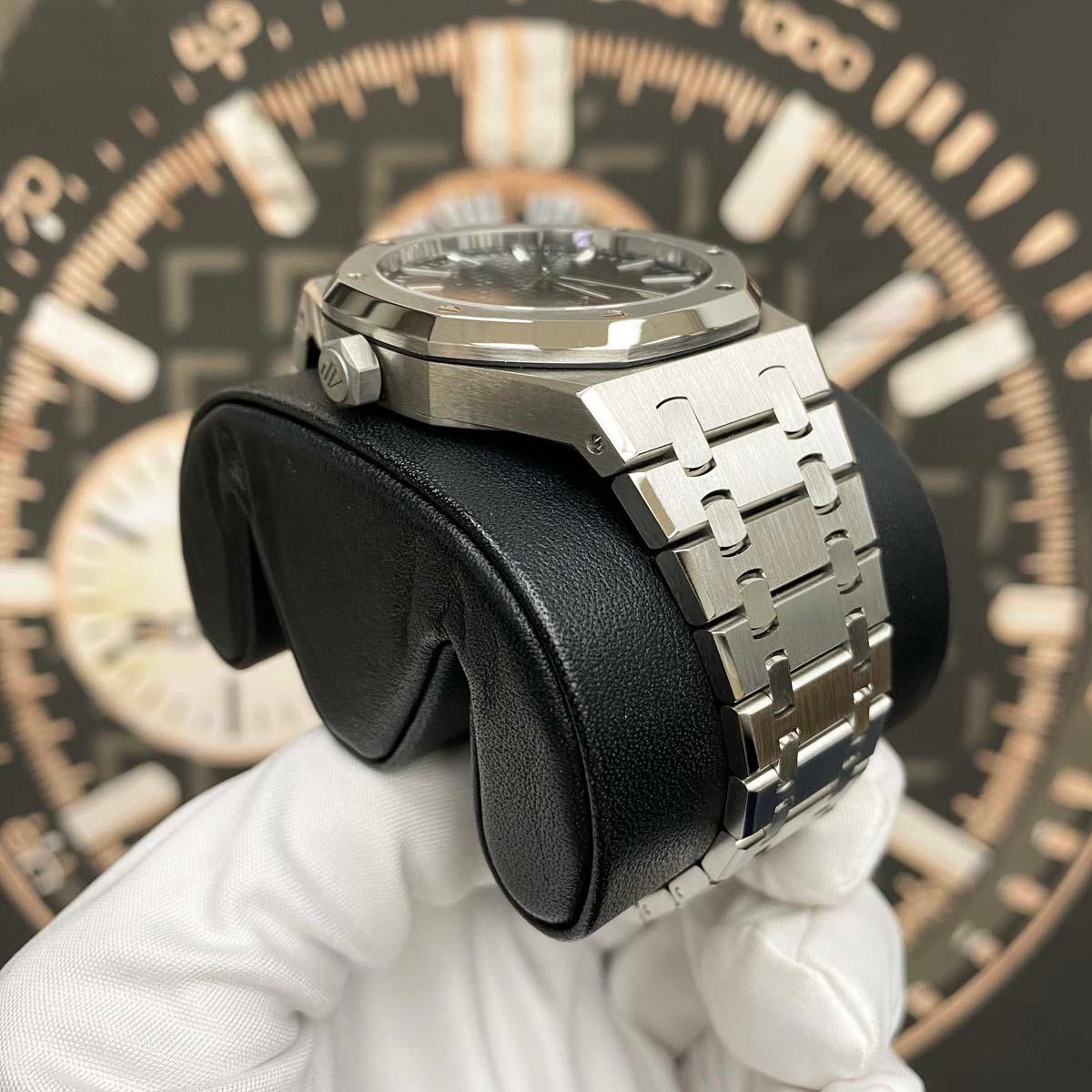 Audemars Piguet Royal Oak Self-Winding 41mm 15510ST.OO.1320ST.07 Black Dial 2023 - Gotham Trading