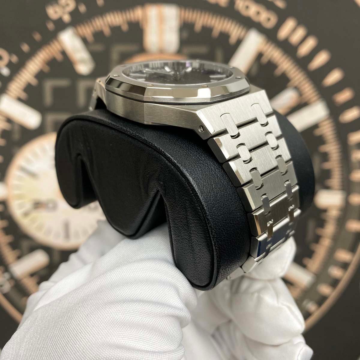 Audemars Piguet Royal Oak Self-Winding 41mm 15510ST.OO.1320ST.07 Black Dial 2023 - Gotham Trading