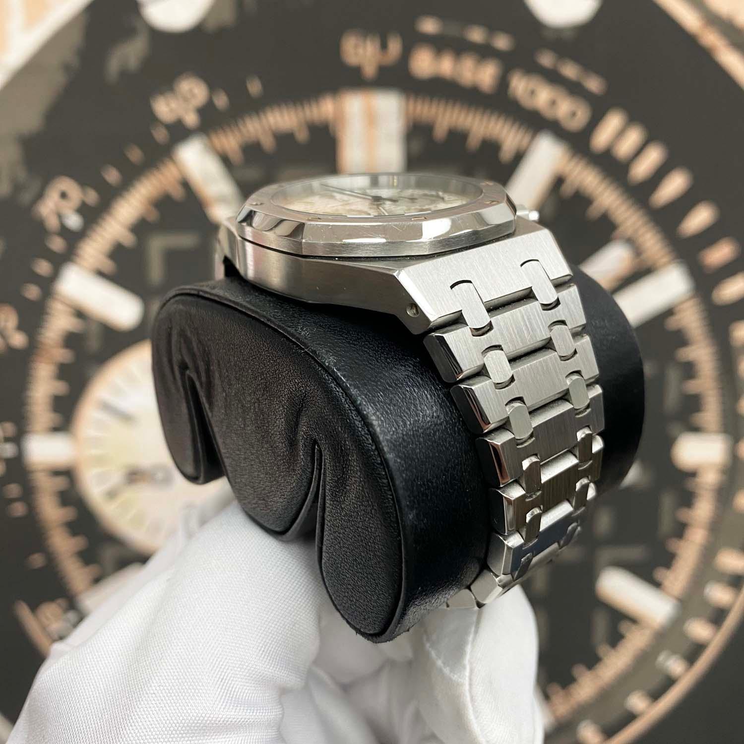 Audemars Piguet Royal Oak Chronograph 39mm 25860ST.OO.1110ST.01 White Dial Pre-Owned - Gotham Trading