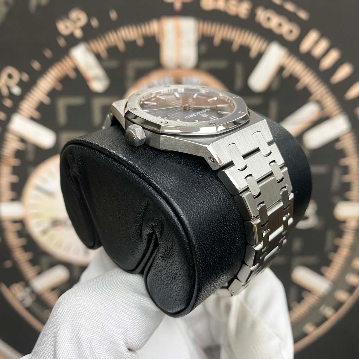 Audemars Piguet Royal Oak Quartz 33mm 67650ST.OO.1261ST.01 Black Dial Pre-Owned - Gotham Trading