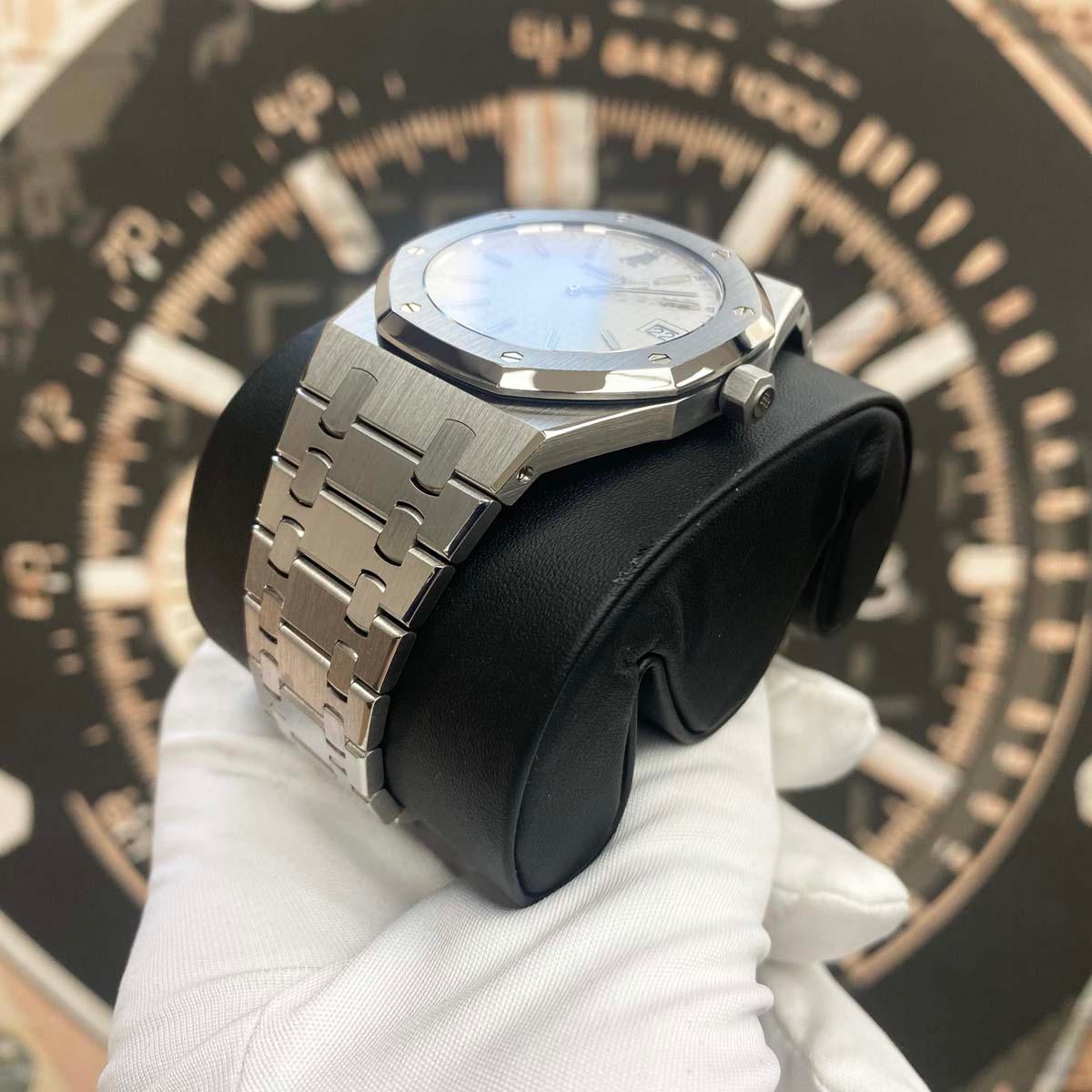 Audemars Piguet Royal Oak "Jumbo" Extra-Thin 39mm 15202ST.OO.0944ST.01 White Dial Pre-Owned - Gotham Trading