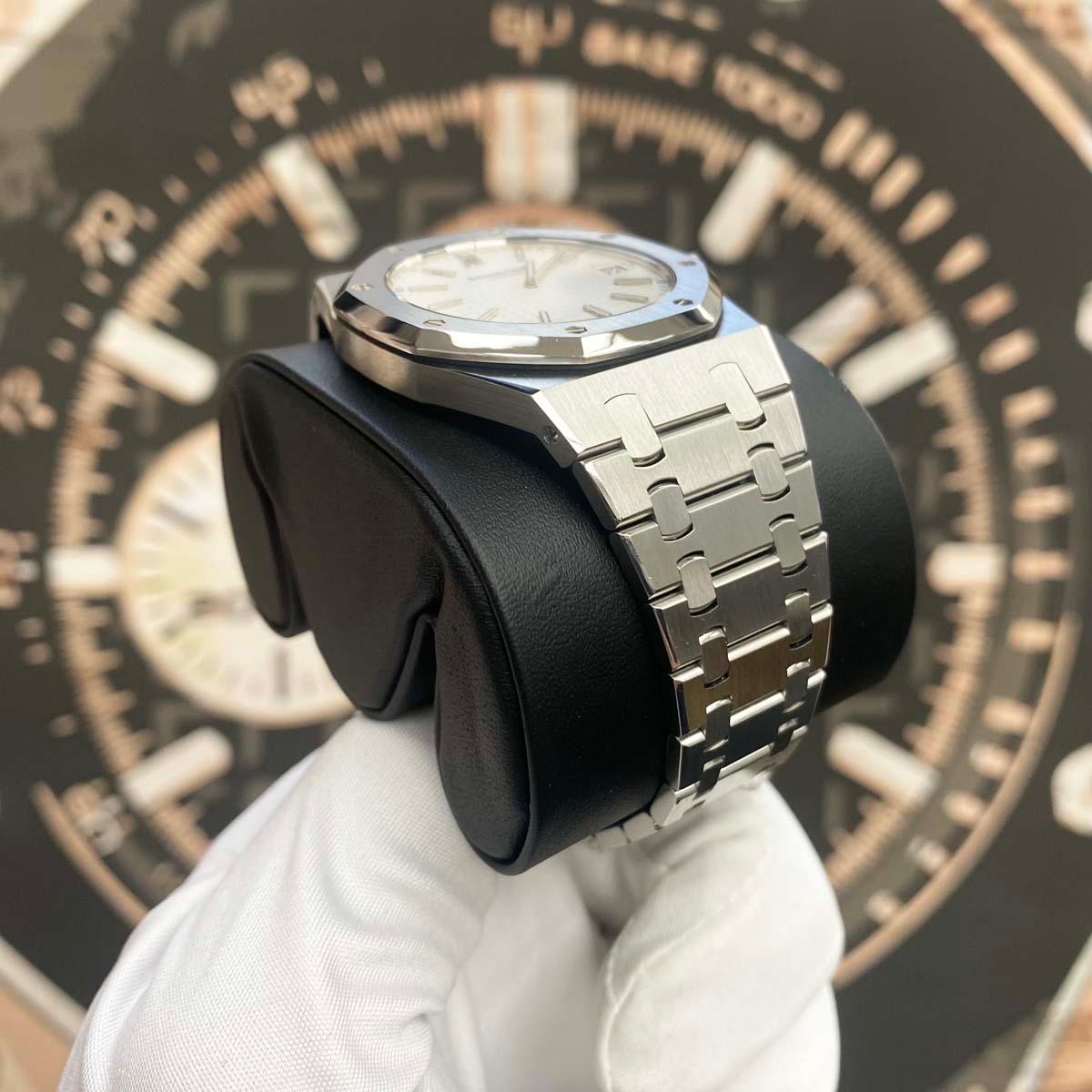 Audemars Piguet Royal Oak "Jumbo" Extra-Thin 39mm 15202ST.OO.0944ST.01 White Dial Pre-Owned - Gotham Trading