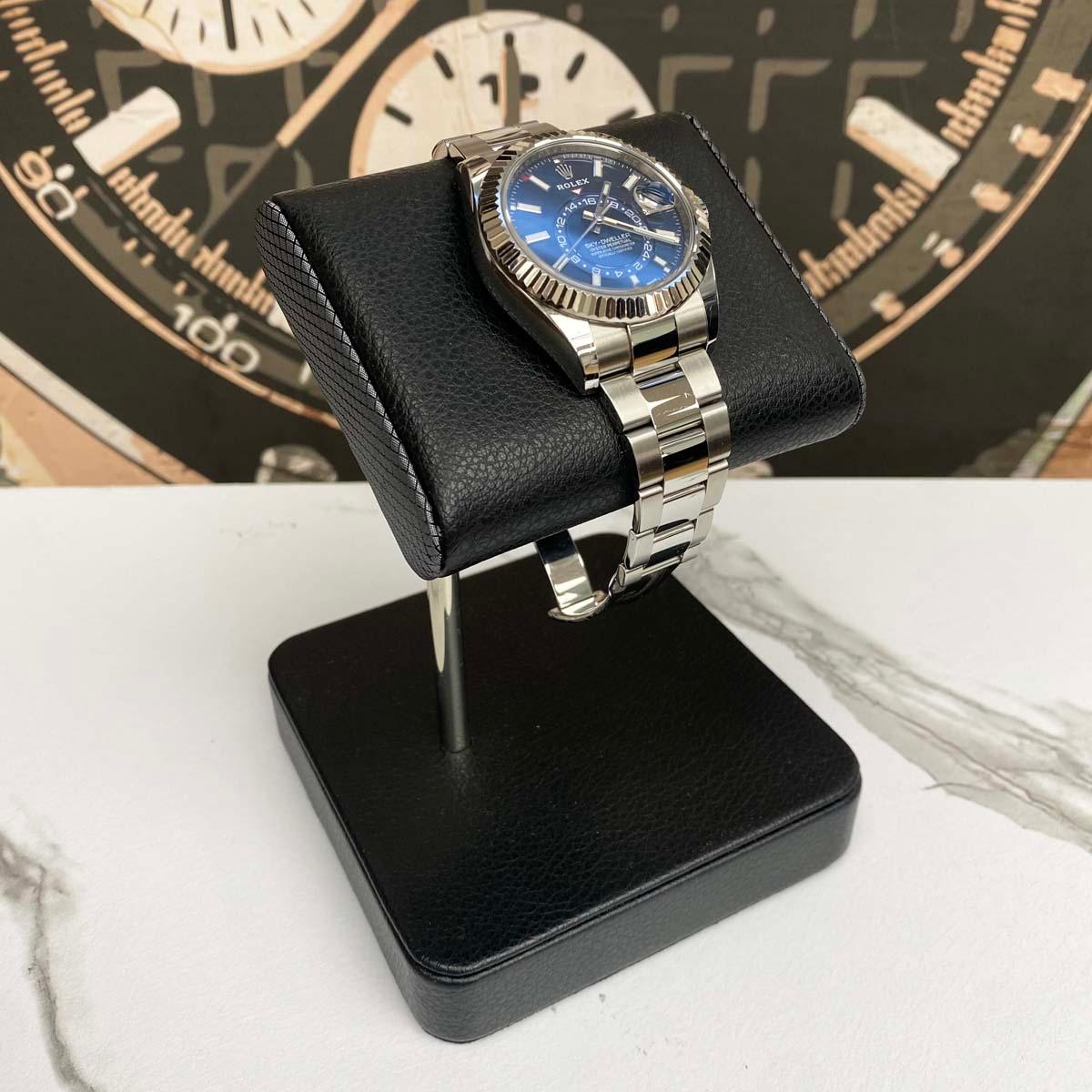 Wolf Watch Stand - Black - Gotham Trading