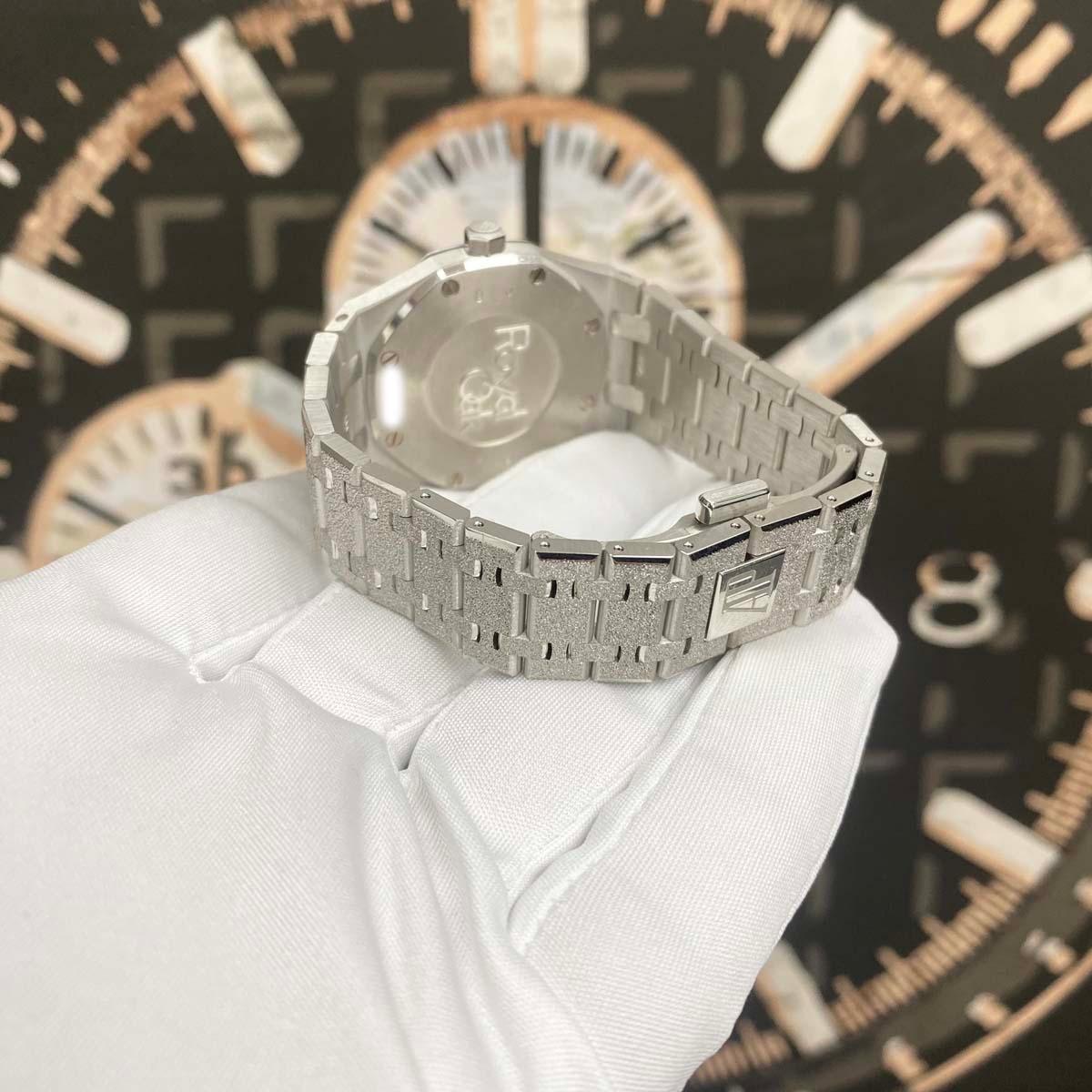 Audemars Piguet Royal Oak Frosted 33mm 67653BC Black Dial UNWORN - Gotham Trading