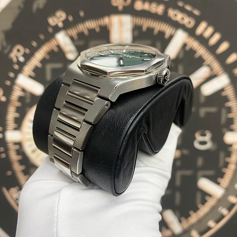 Girard Perregaux 2023 Laureato Green Dial 81010-11-3153-1CM Pre-Owned - Gotham Trading