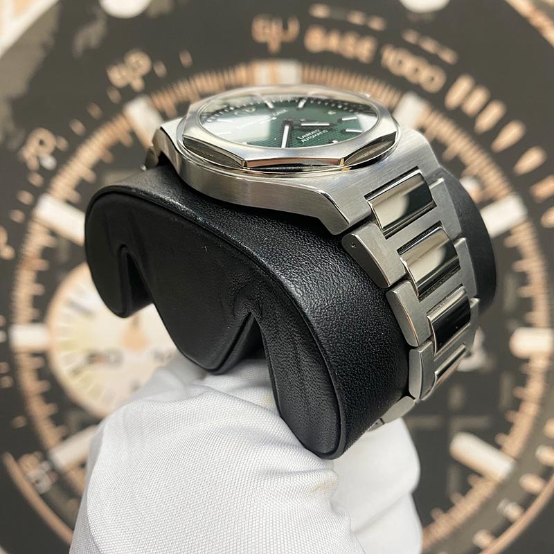 Girard Perregaux 2023 Laureato Green Dial 81010-11-3153-1CM Pre-Owned - Gotham Trading