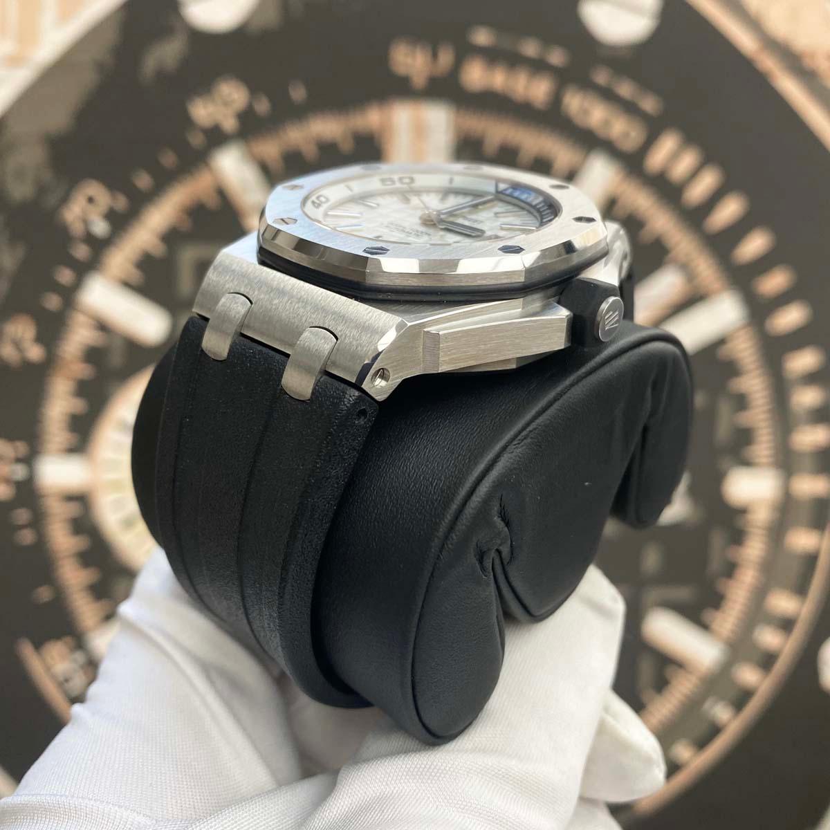 Audemars Piguet Royal Oak Offshore Diver 42mm 15710ST White / Black Dial Pre-Owned - Gotham Trading