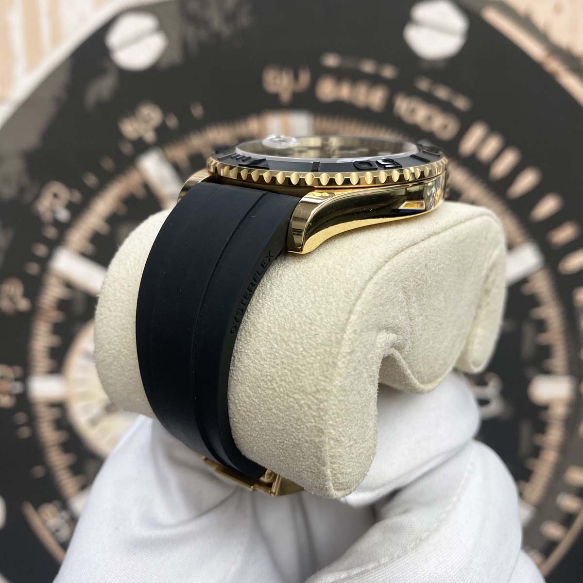 Rolex Yacht-Master 42mm Oysterflex Yellow Gold 226658 Black Dial