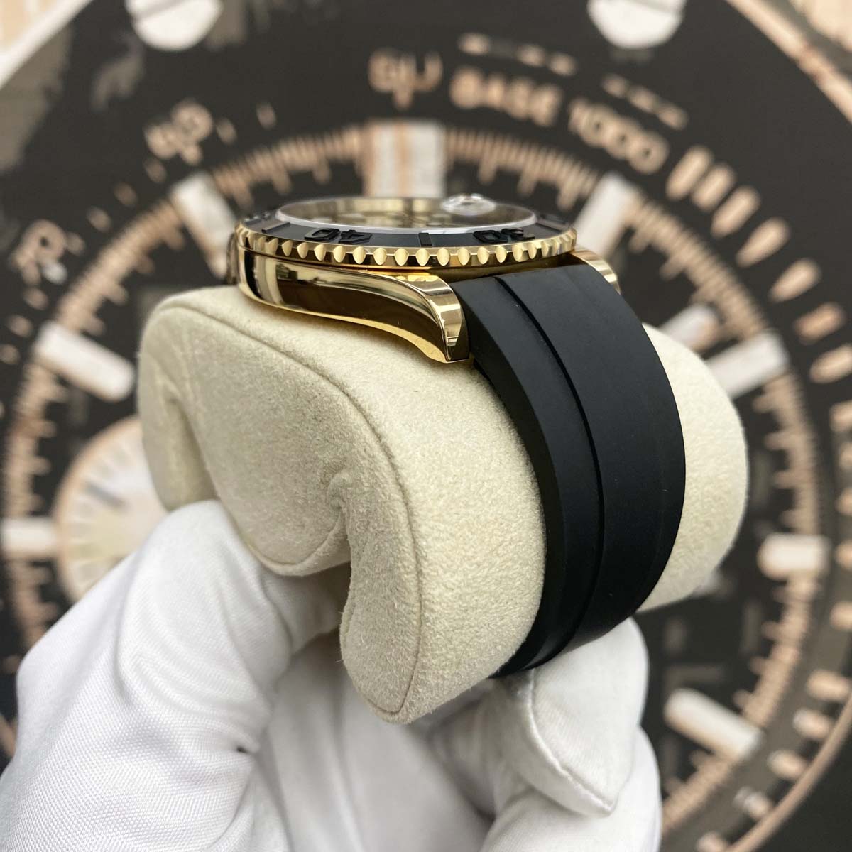 Rolex Yacht-Master 42mm Oysterflex Yellow Gold 226658 Black Dial