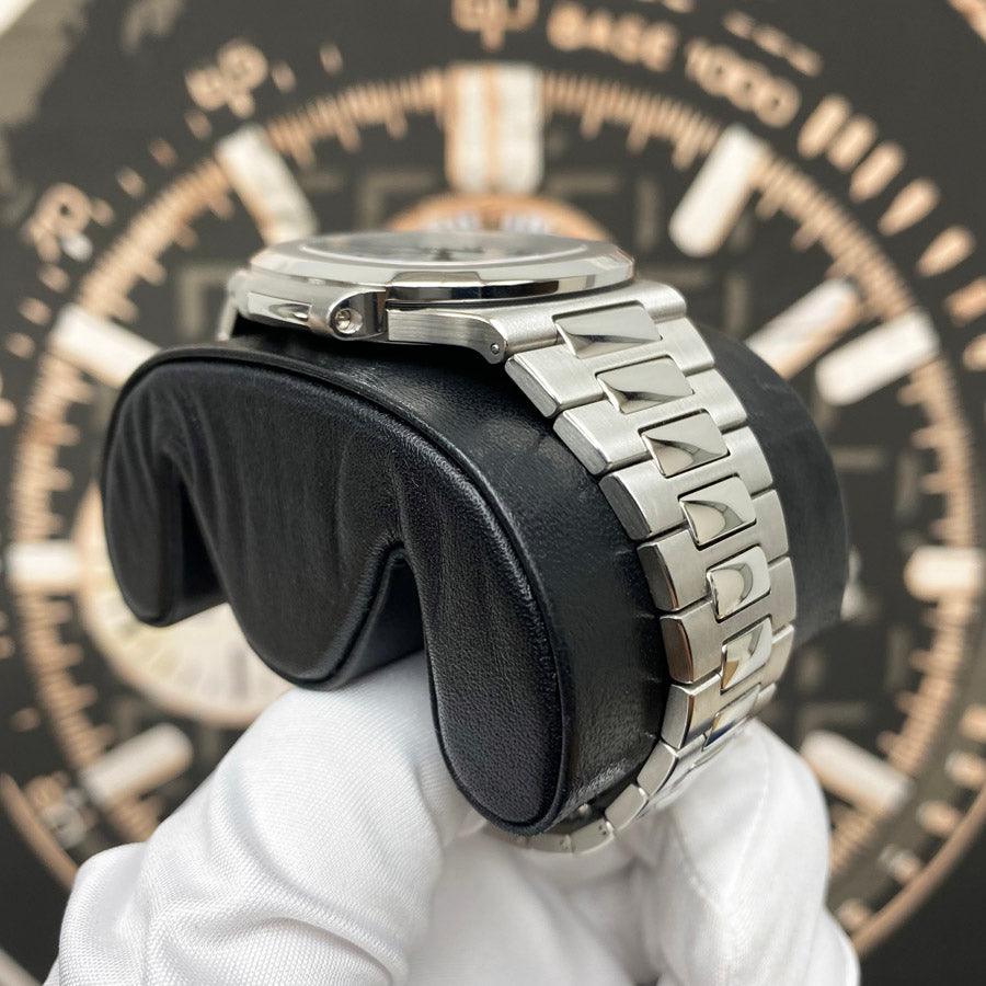 Patek Philippe Nautilus 40mm 5711/1A White Dial Pre-Owned - Gotham Trading