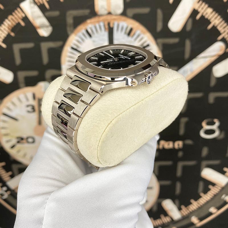 Patek Philippe Nautilus Self-Winding 41mm 5811-1G-001 Blue Dial