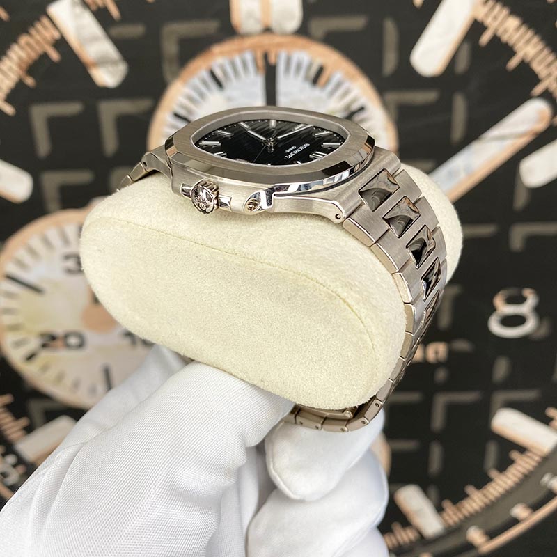 Patek Philippe Nautilus Self-Winding 41mm 5811-1G-001 Blue Dial