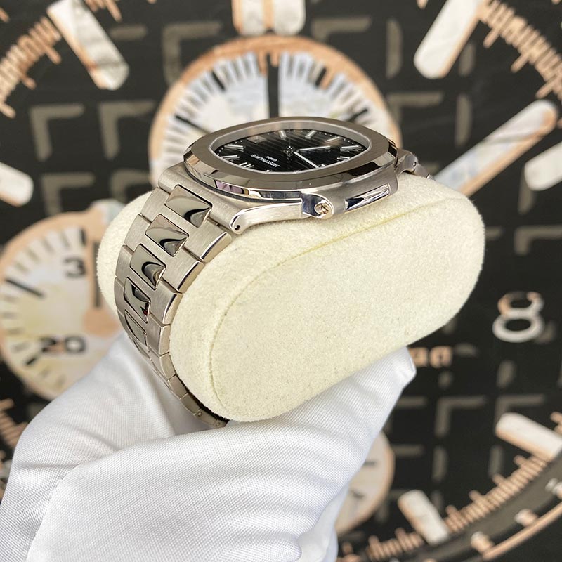 Patek Philippe Nautilus Self-Winding 41mm 5811-1G-001 Blue Dial