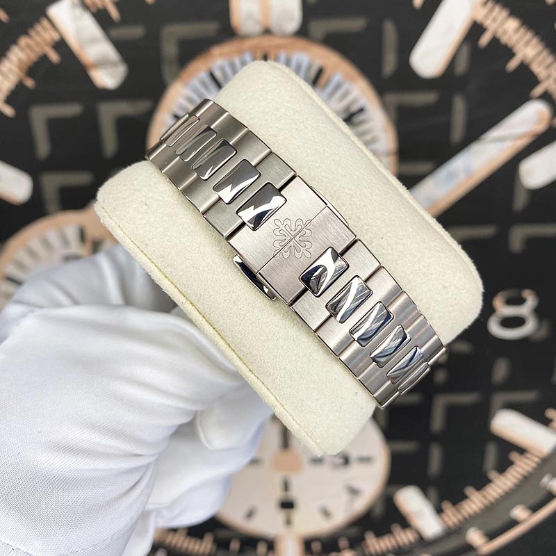 Patek Philippe Nautilus Self-Winding 41mm 5811-1G-001 Blue Dial