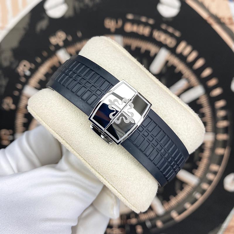 Patek Philippe 2023 Aquanaut 40mm 5167A Black Dial Unworn