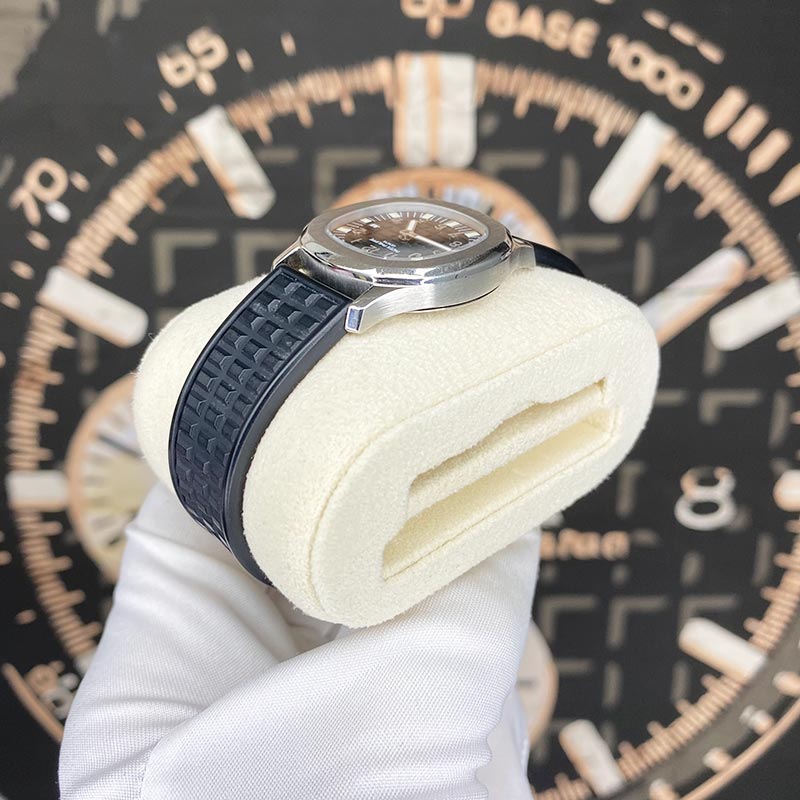 Patek Philippe Aquanaut Quartz 29mm 4960A Black Dial Pre-Owned
