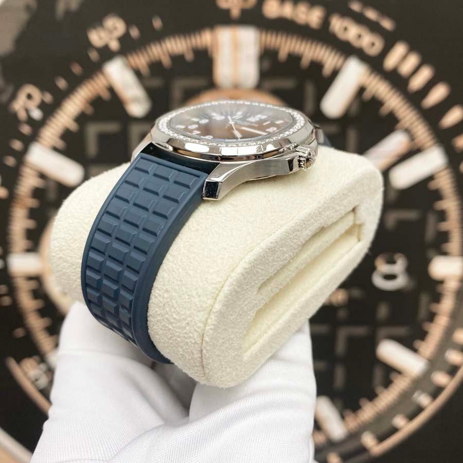 Patek Philippe Aquanaut Quartz 35mm 5067A Blue Dial Pre-Owned - Gotham Trading