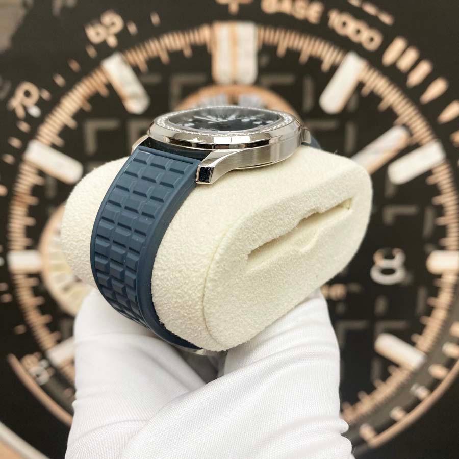 Patek Philippe Aquanaut Quartz 35mm 5067A Blue Dial Pre-Owned - Gotham Trading