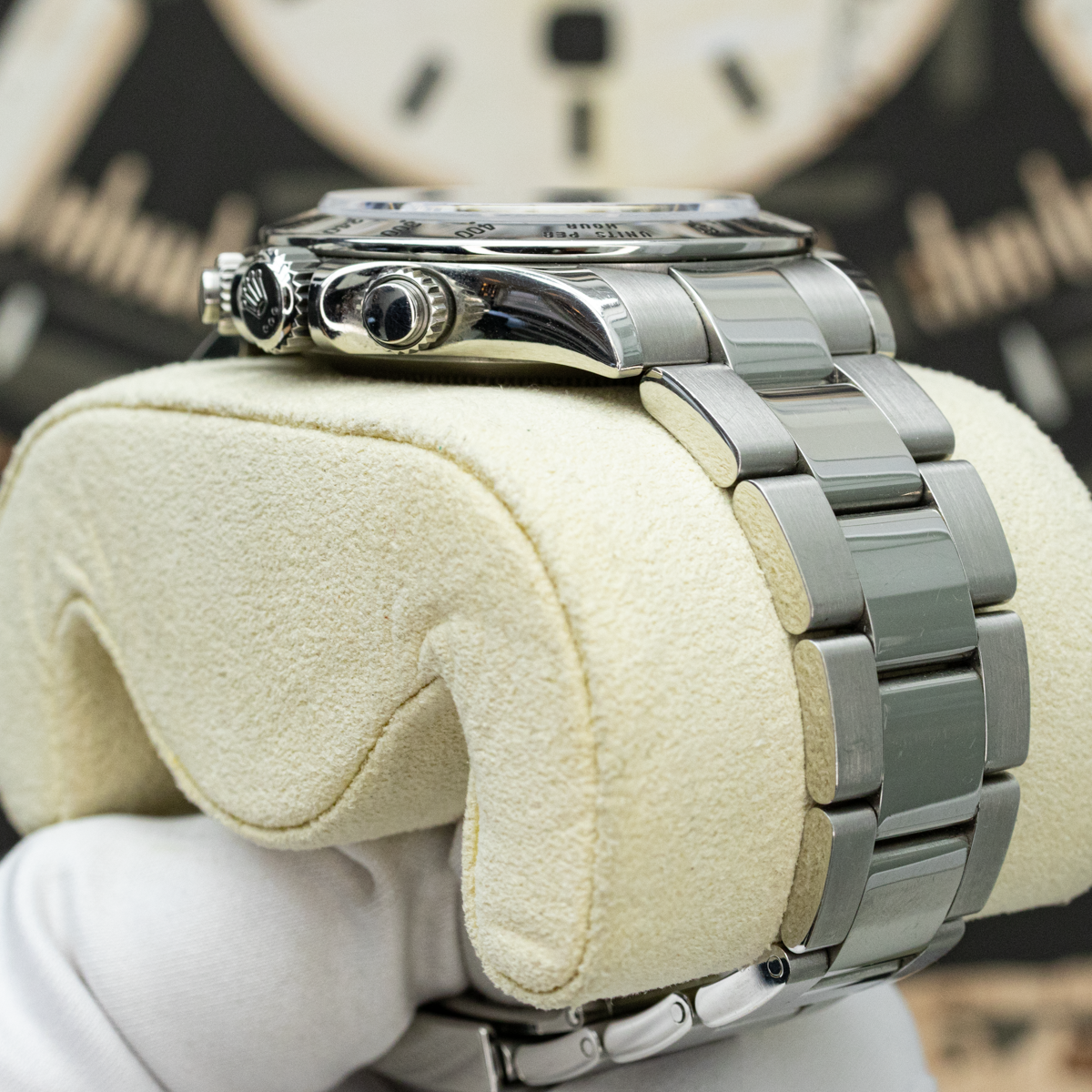 Rolex Cosmograph Daytona 116520 40mm White Dial Pre-Owned