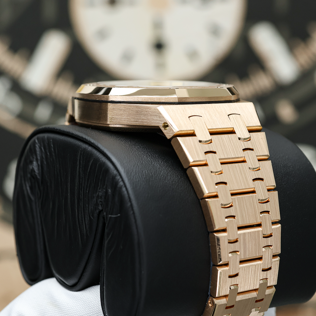 Audemars Piguet Royal Oak Self-Winding 15450OR 37mm Black Dial Pre-Owned