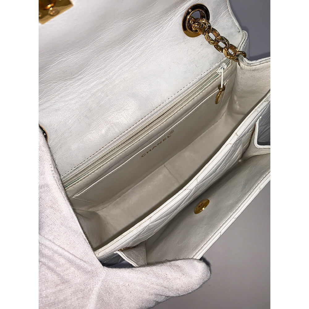 CHANEL White Vintage Flap Bag Gold Hardware Pre-Owned