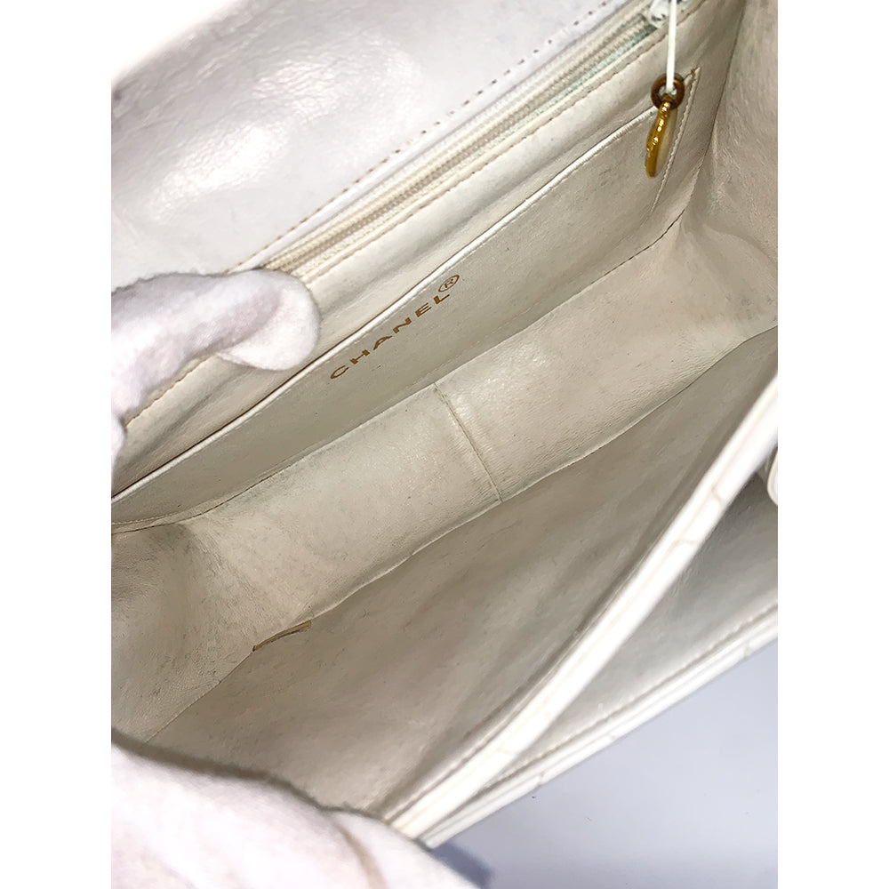 CHANEL White Vintage Flap Bag Gold Hardware Pre-Owned