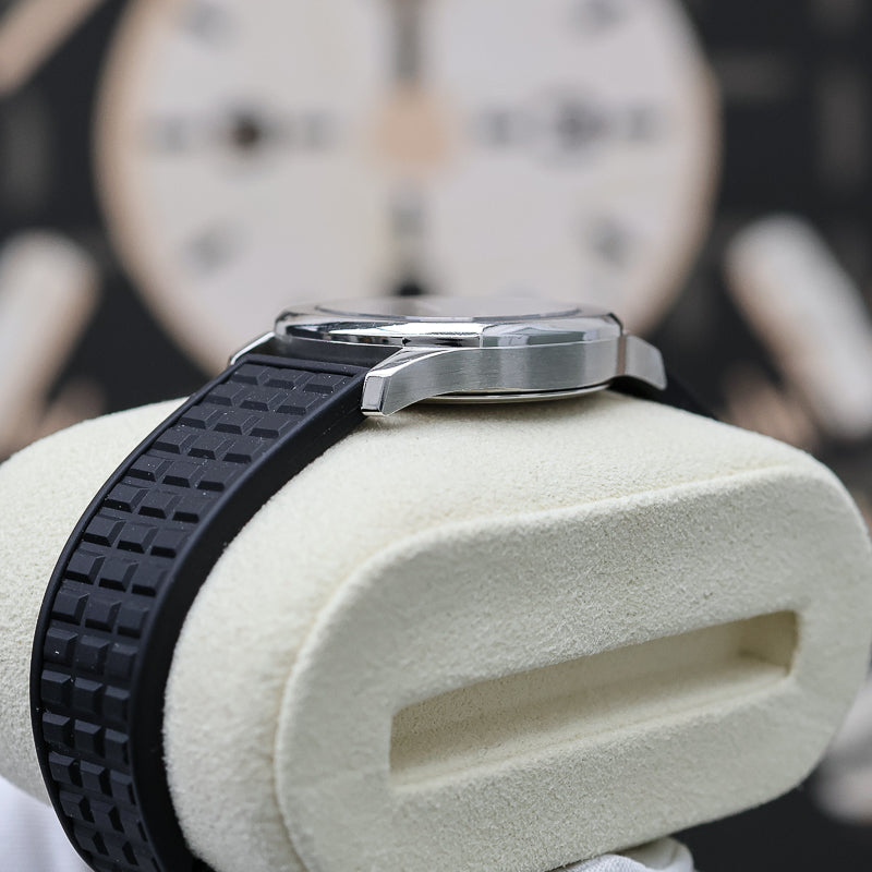 Patek Philippe Aquanaut Quartz 4960A 29mm Black Dial Pre-Owned