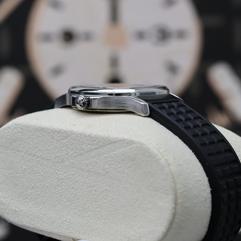 Patek Philippe Aquanaut Quartz 4960A 29mm Black Dial Pre-Owned