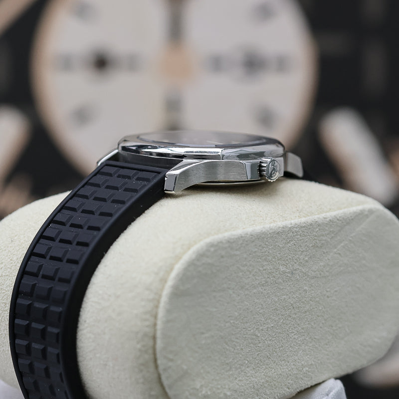 Patek Philippe Aquanaut Quartz 4960A 29mm Black Dial Pre-Owned