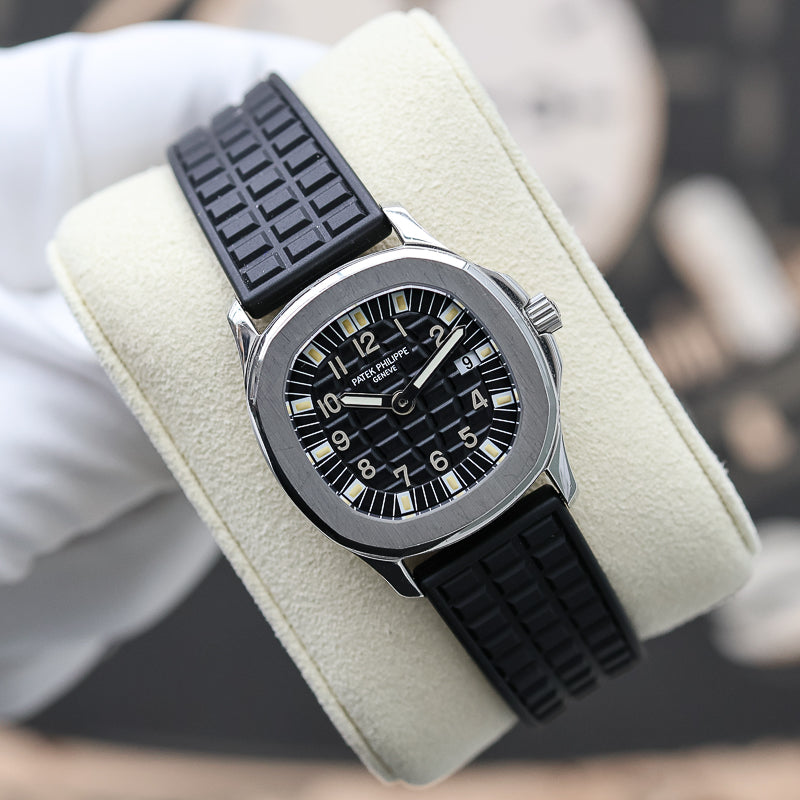 Patek Philippe UNCUT Aquanaut Quartz 4960A 29mm Black Dial Pre-Owned