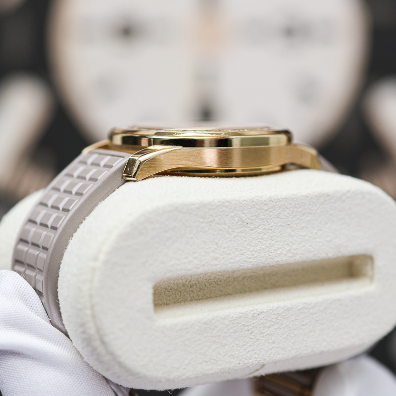 Patek Philippe Aquanaut Luce Haute Joaillerie 5072R 35.6mm Mother Of Pearl Dial Pre-Owned