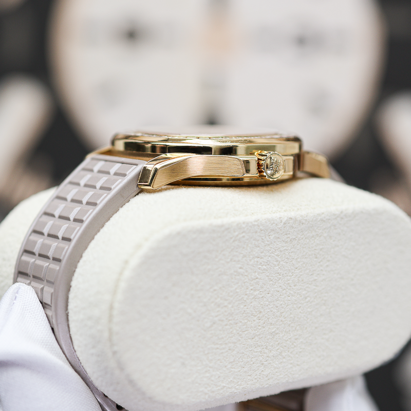 Patek Philippe Aquanaut Luce Haute Joaillerie 5072R 35.6mm Mother Of Pearl Dial Pre-Owned