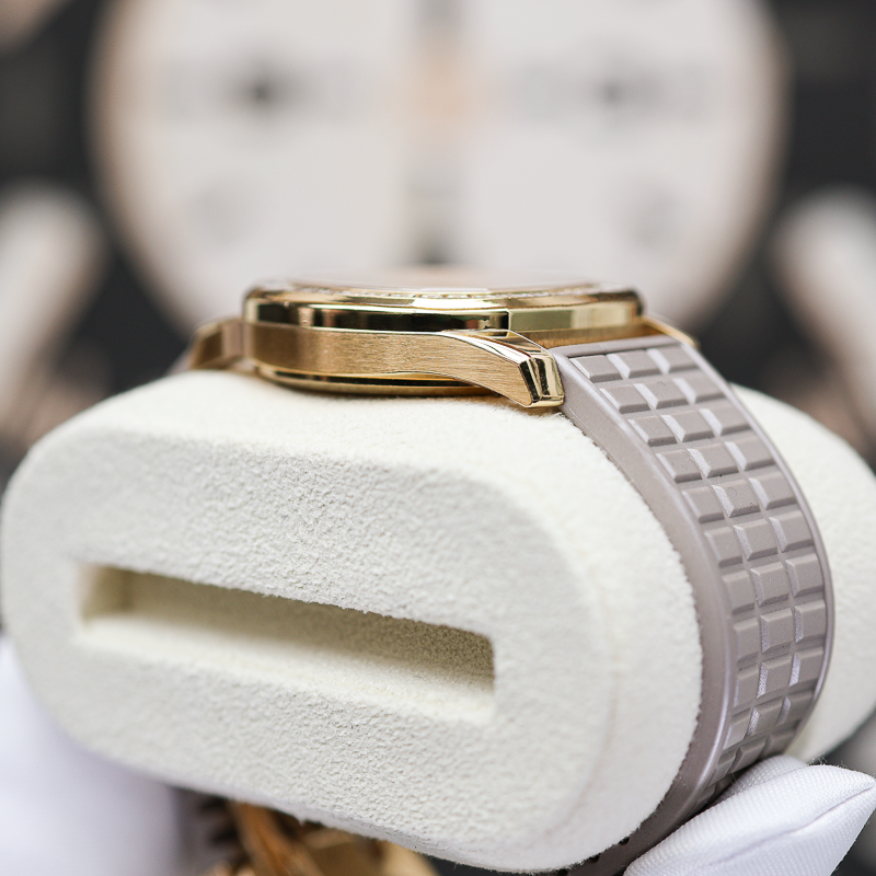 Patek Philippe Aquanaut Luce Haute Joaillerie 5072R 35.6mm Mother Of Pearl Dial Pre-Owned