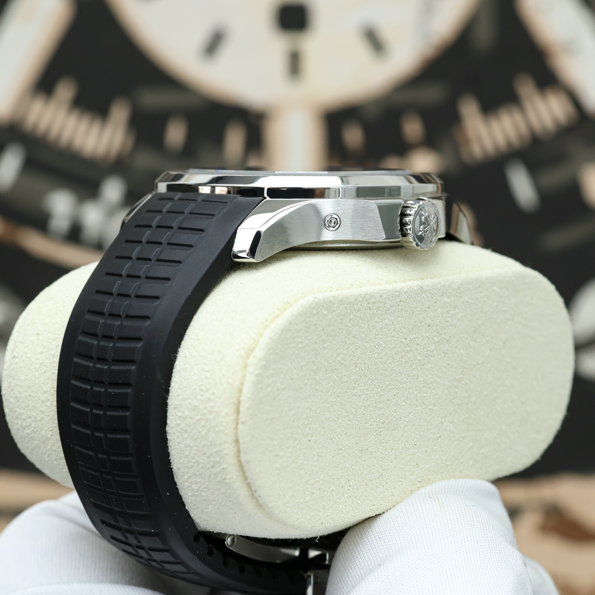Patek Philippe Aquanaut Travel Time 5164A 40.8mm Black Dial Pre-Owned