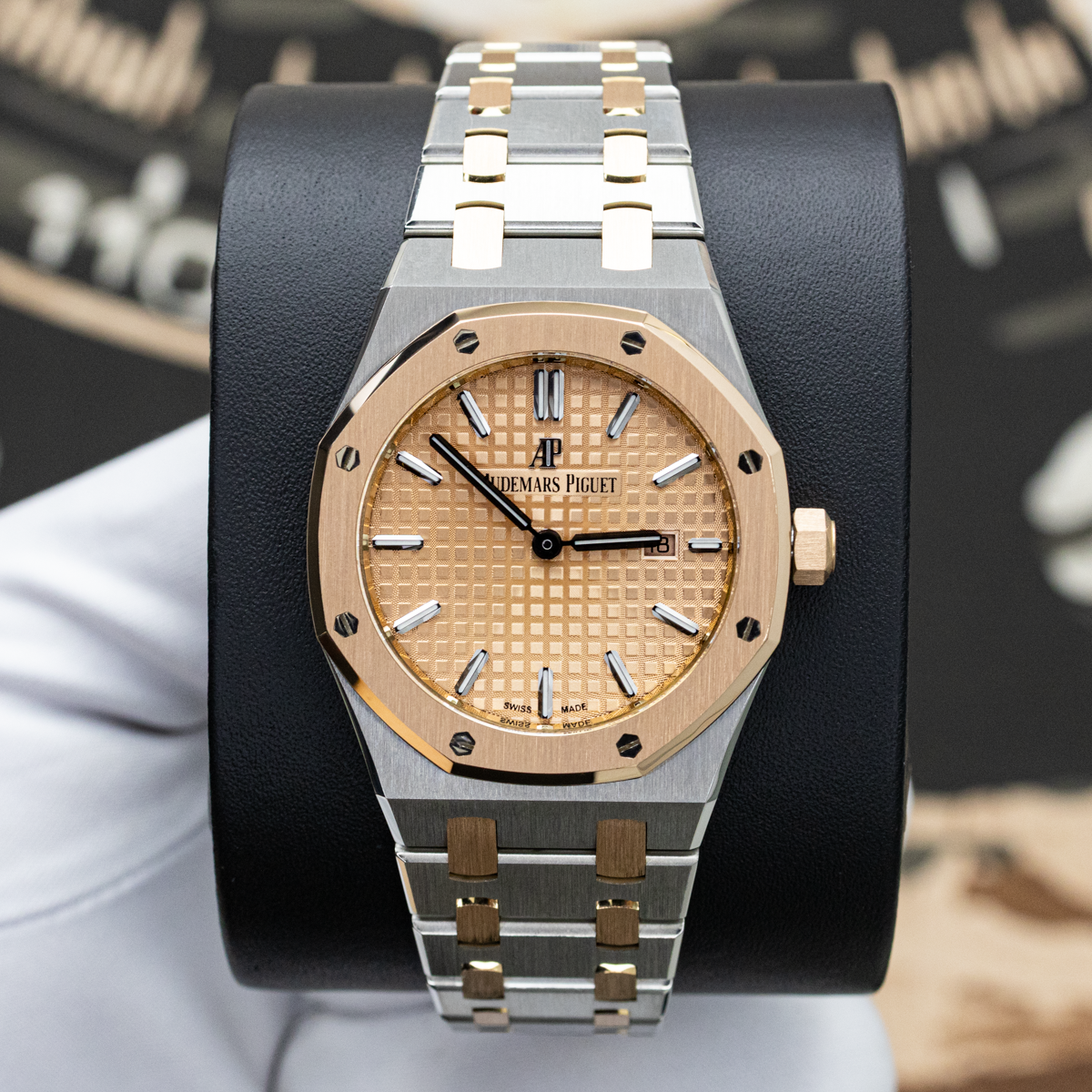 Audemars Piguet Royal Oak Quartz 67650SR 33mm Pink Dial Pre-Owned
