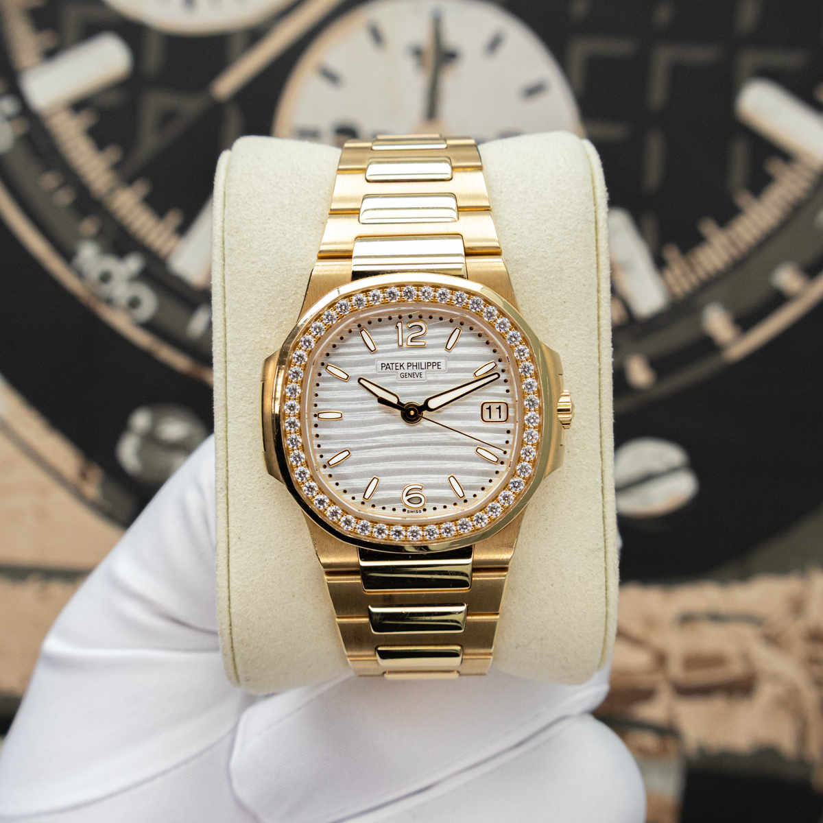 Patek Philippe Nautilus Quartz 7010/1R 32mm Silver Dial Pre-Owned