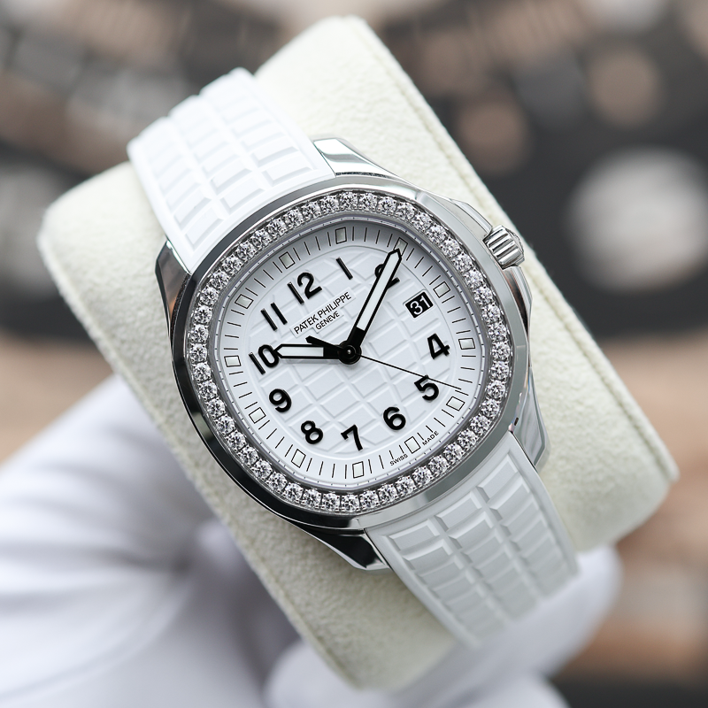Patek Philippe Aquanaut Luce Quartz 5267/200A-010 38mm White Dial