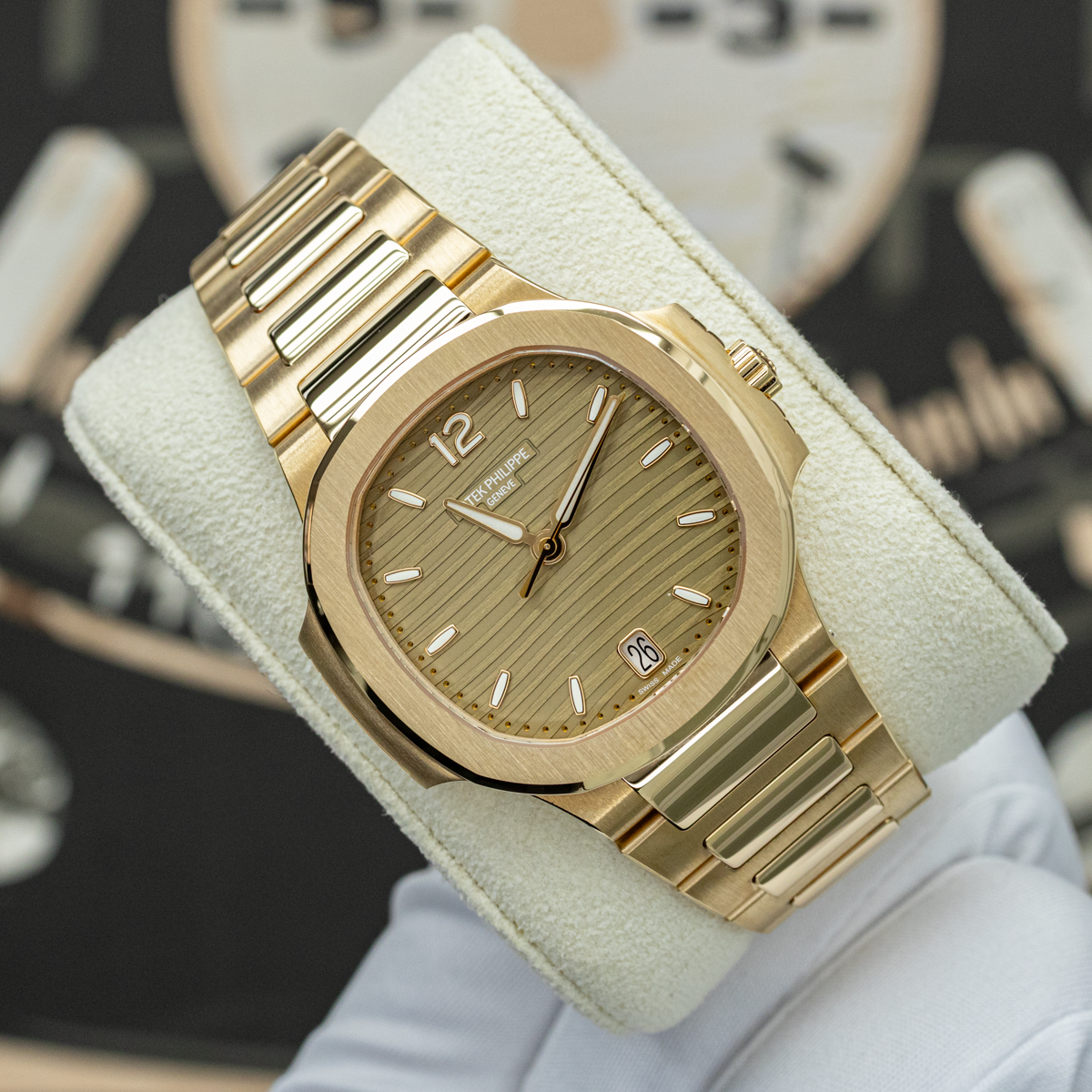 Patek Philippe 2026 Nautilus 7118/1R 35mm Champagne Dial