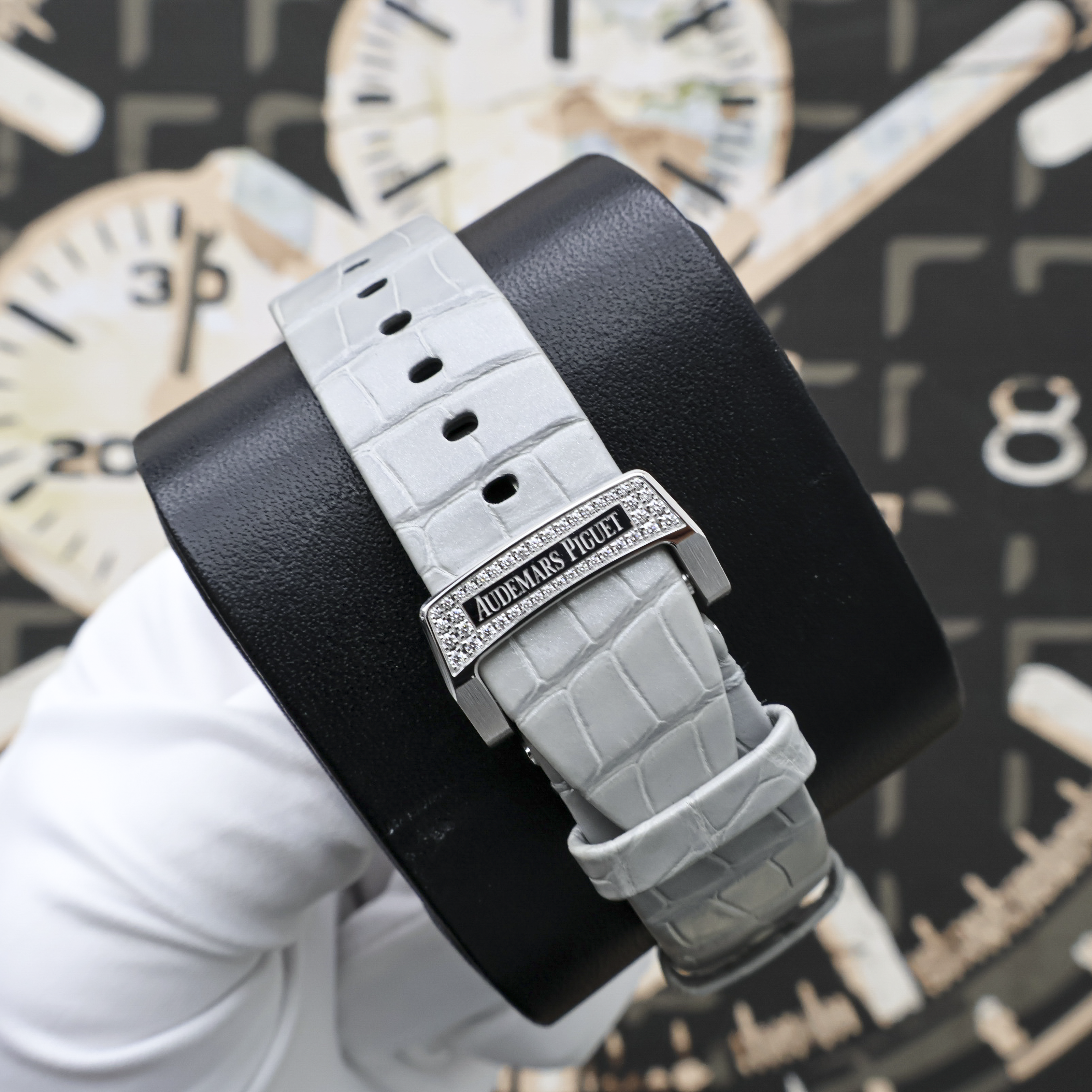 Audemars Piguet Code 11.59 Self-Winding 77410BC.ZZ.D132CR.01 Gem-Set Dial