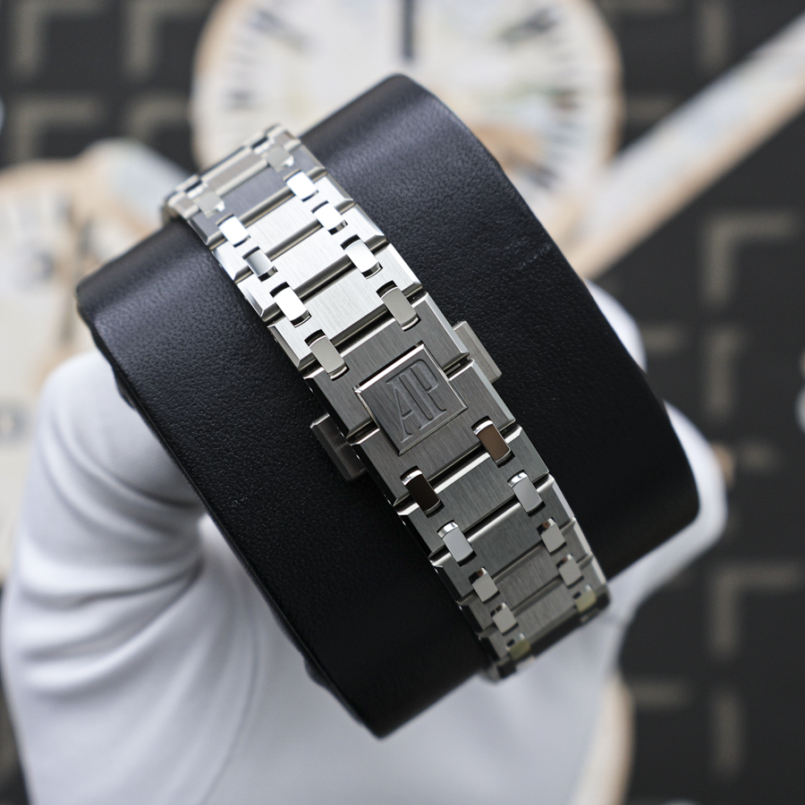 Audemars Piguet Royal Oak Jumbo Extra-Thin 16202XT.OO.1240XT.01 Smoked Burgundy Dial