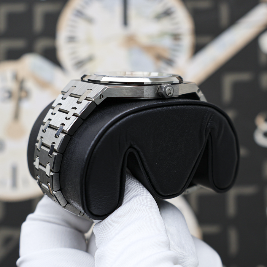 Audemars Piguet Royal Oak Jumbo Extra-Thin 16202XT.OO.1240XT.01 Smoked Burgundy Dial