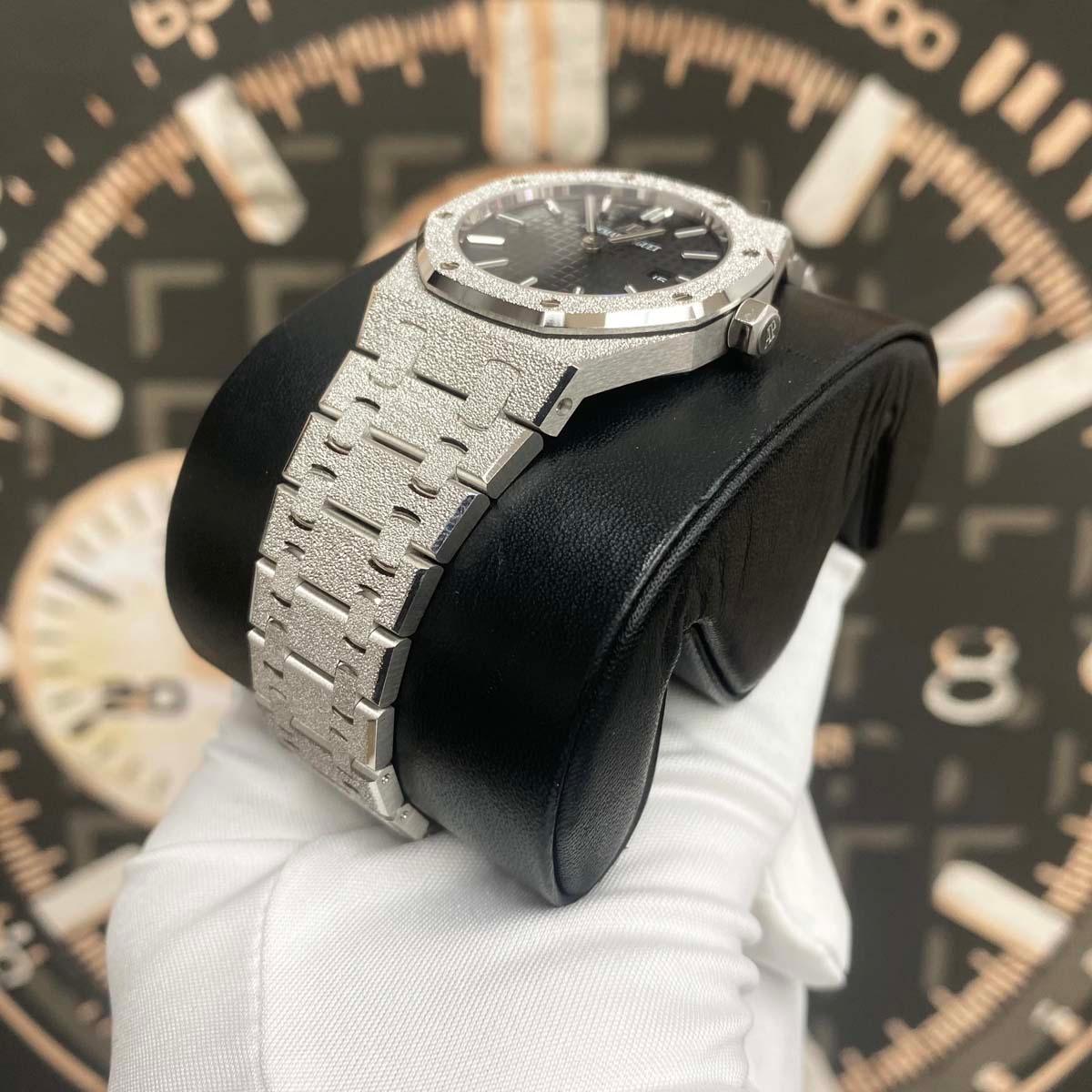 Audemars Piguet Royal Oak Frosted 33mm 67653BC Black Dial UNWORN - Gotham Trading 