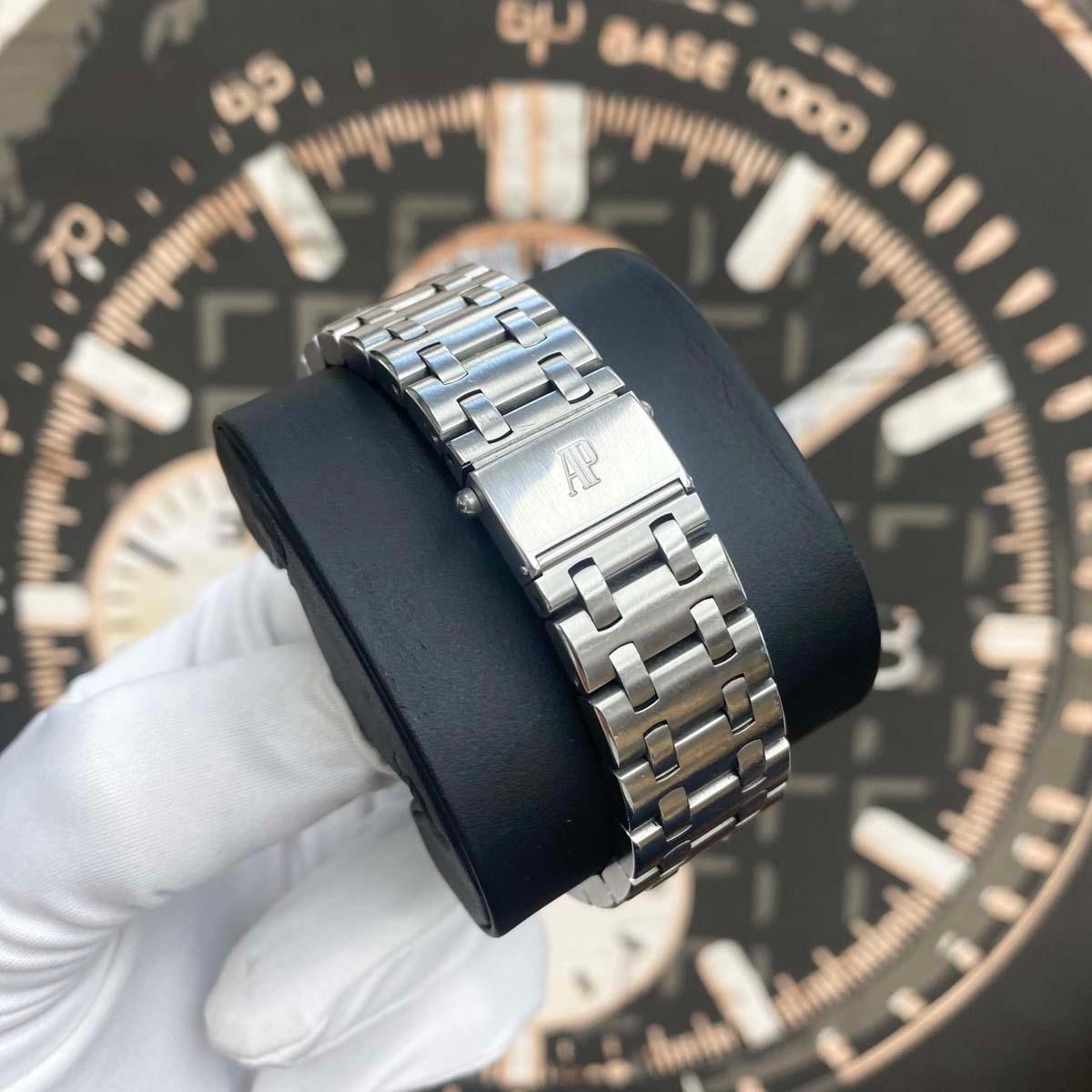 Audemars Piguet Royal Oak Offshore Chronograph 42mm 26170ST On Bracelet Black Dial Pre-Owned - Gotham Trading 